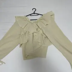 黄色ブラウスのサムネイル