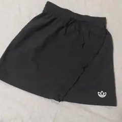 adidas oliginalsフリル付きミニスカート
