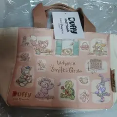 ダッフィー&フレンズ ウェアスマイルズグロウ　スーベニア ランチケース
