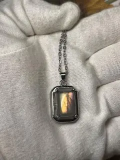 希少品　天然金と紫　二色ラブラドライトネックレス