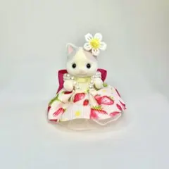 いちごのアイドル(黄)　シルバニアファミリー　ハンドメイド　赤ちゃん　ドレス　服