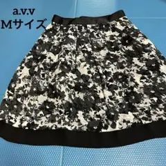 【a.v.v】 フレアスカート 花柄 M 白黒 アーヴェヴェのサムネイル