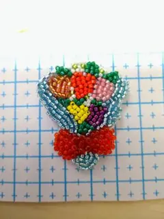 ハンドメイドビーズ刺繍ブローチ チューリップの花束