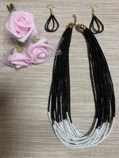 黒白ビーズの多層ネックレスとピアスセット