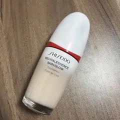 エッセンス スキングロウ ファンデーション　140