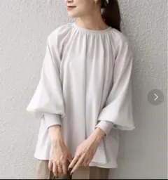 バルーンスリーブ ライトベージュ トップス