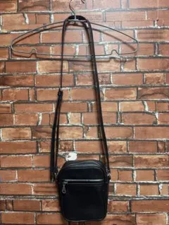 ブラック ショルダーバッグ ジッパーポケット付き