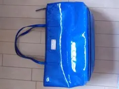 kate spadeの青色エナメルボストンバッグ