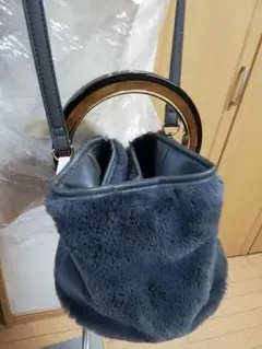 一回使用★極美品★ゴールドつやつや取っ手がポイントのボアバッグ