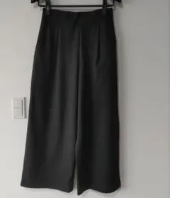 レディースワイドパンツ　黒　タック入り　Lサイズ