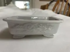 白い陶器の植木鉢　盆栽用