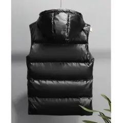 ブラック フード付きダウンベスト