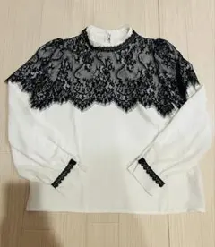 レース付きホワイトブラウス　Sawa ala modeのサムネイル