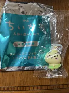 映画ちいかわ 入場者特典 めじるしチャーム　うさぎのサムネイル