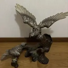 翼を広げた鷲の置物 - メルカリ