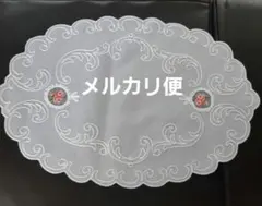 バラの刺繍　オーガンジーの敷物　テーブルセンター　ランチョンマット