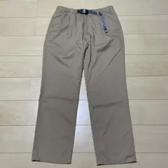 ベージュ チノパン