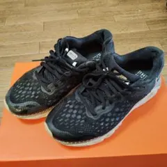 スニーカーアンダーアーマー