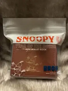 22セール　スヌーピー　YEAR OF THE HORSE ミニ財布BOOK