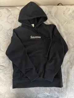 ttne saunnerボックスロゴパーカー
