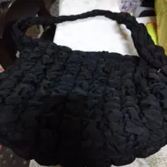フリルデザイン 黒 ナイロンショルダーバッグ