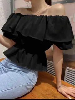 【人気完売商品】DAZY オフショルダー フリルブラウス ブラックのサムネイル