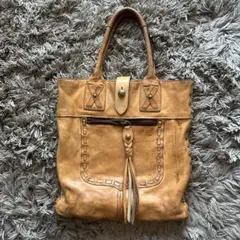 スタッズ付きベージュレザートートバッグ