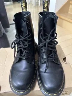 Dr. Martens 8ホール