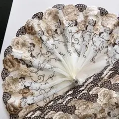 ライトベージュ系のお花刺繍チュールレース　1m　N-541