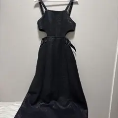 黒のワンピースのサムネイル