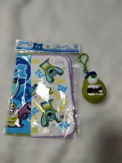 モンスターズ・インク タオルセットとマイクの目が飛び出るキーリング