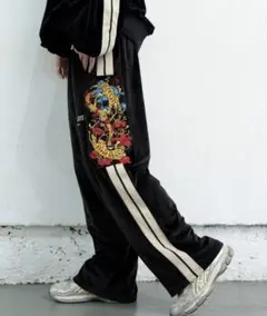 チュウカタベタイ タイガートラックパンツ/黒