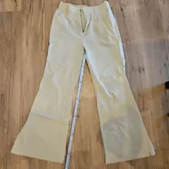ベージュ フレアパンツ ゴムウエスト 夏用のサムネイル