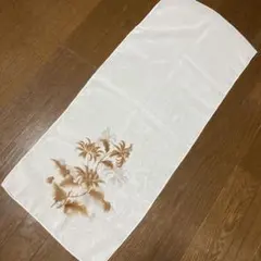 白地に茶色の花柄が描かれている ストール春夏用　160x34 50g 新品未使用