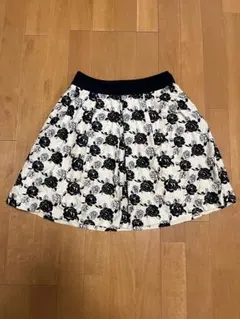 ドーリーガール　バイ　アナスイ　刺繍スカート1