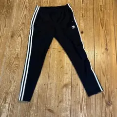 アディダス　三本ライン刺繍ロゴ入りジャージ　　XSブラック