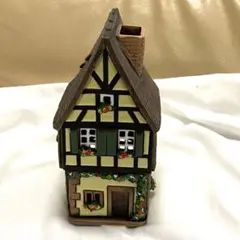 ⑪美品☆レモンイエローの外壁　とんがり屋根☆キャンドルハウス