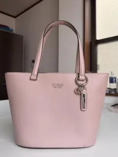 GUESS ピンク トートバッグのサムネイル