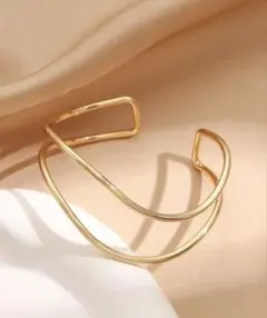 SHEIN ゴールドカラー メタルバングル&スリコ イヤーカフ セット