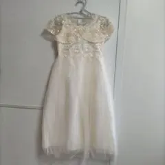 アイボリー刺繍入りフレアドレス