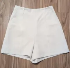 ホワイト ショートパンツ