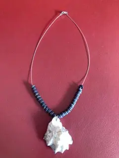 貝殻とビーズのネックレス