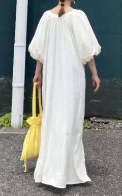 ホワイト ロングワンピース バルーンスリーブ CORNERS