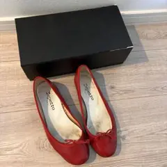 赤 フラットシューズ