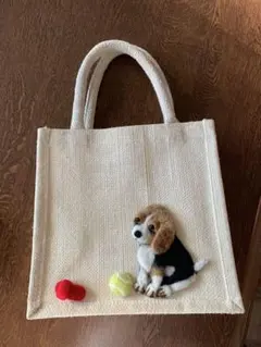 いたずらビーグル犬　白いジュートバッグ