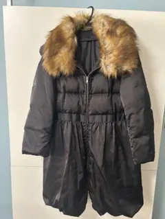 フェイクファー付き黒ロングダウンジャケット