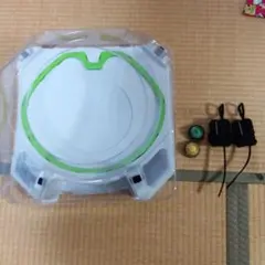 Beyblade X 競技場 透明 綠色 附帶陀螺和發射器