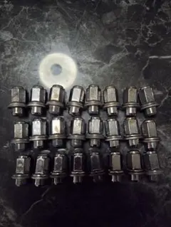 トヨタ　純正ロング形状　6穴用ホイールナット ハイラックス　ハイエース等