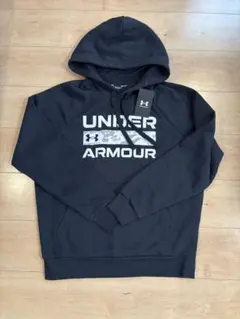 UNDER ARMOUR ブラックパーカーMD