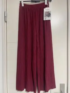 未使用　Lutique バーガンディ プリーツパンツ